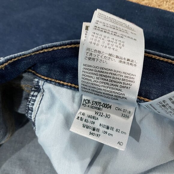 Levi's Curvy Bootcut Jeans Women's Size 32 Measuring 32x30 Western Style Comfort - Picture 5 of 8